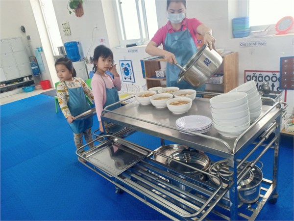 Hướng dẫn tổ chức bữa ăn trong trường mầm non
