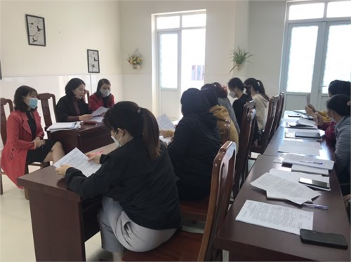 Chi bộ trường mầm non Dương Xá tổ chức  kiểm điểm đánh giá chất lượng đảng viên cuối năm