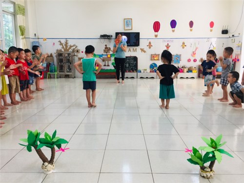 Các bé khối MG Nhỡ 4-5 tuổi hăng say, tích cực tham gia các hoạt động tại ngôi trường hạnh phúc mầm non Dương Xá.