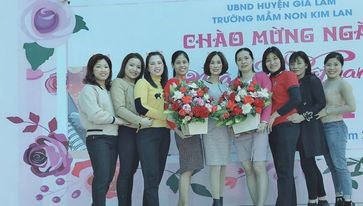 Công đoàn nhà trường cùng các chị em trong nhà trường chúc mừng sinh nhật các đồng chí sinh vào tháng 12:  Nguyễn Ngọc Anh, Nguyễn Thị Hương, Nguyễn Thị Lam