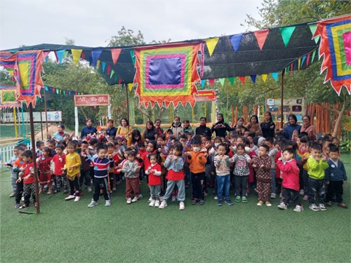 Trường mầm non Phú Thị tổ chức cho trẻ đi tham quan dã ngoại tại Trang trại giáo dục Vạn An, xã Yên Mỹ, huyện Thanh Trì, Hà Nội