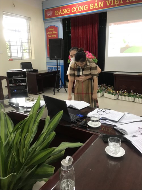 Trường mầm non Phú Thị tổ chức tập huấn sơ cấp cứu, phòng tránh tai nạn thương tích cho trẻ