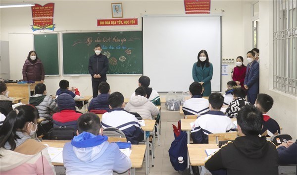 Học sinh Tiểu học huyện Gia Lâm trong ngày đầu đến trường học trực tiếp