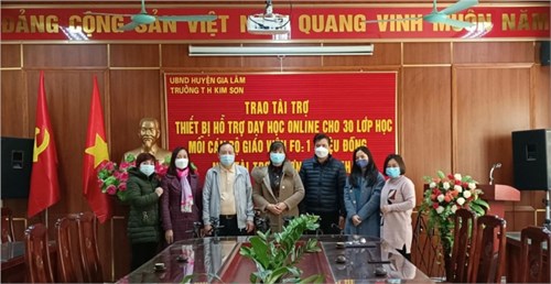 Trường Tiểu học Kim Sơn, huyện Gia Lâm đón nhận tài trợ của ông Dương Hồng Thái