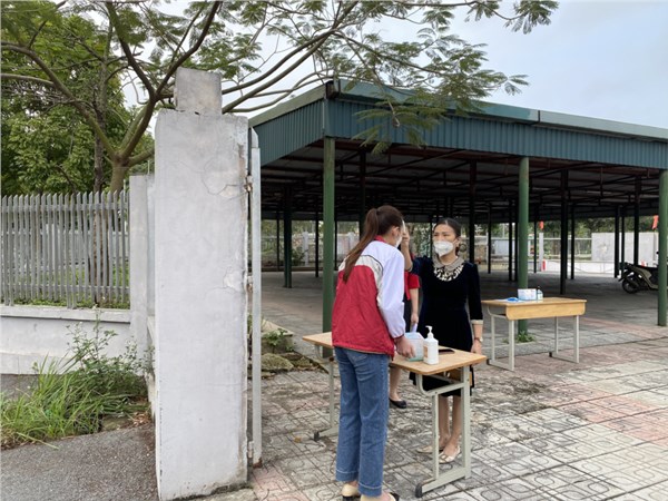 Trường THCS Cao Bá Quát diễn tập tình huống 1 trong Kế hoạch Tổ chức diễn tập đón học sinh trở lại trường học sau thời gian tạm dừng để phòng, chống dịch bệnh Covid - 19