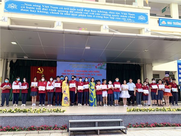 Trường THCS Cao Bá Quát tổ chức lễ bế giảng năm học 2021-2022 và chia tay học sinh lớp 9 