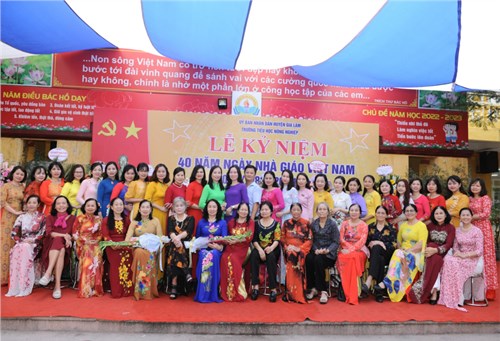 Lễ kỉ niệm 40 năm ngày Nhà giáo Việt Nam 20/11/2022- 20/11/2023 của thầy và trò Trường Tiểu học Nông Nghiệp.