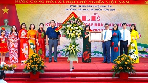 Trường Tiểu học Thị trấn Trâu Quỳ kỷ niệm 40 năm ngày Nhà giáo Việt Nam và đón nhận bằng khen của Thủ Tướng Chính Phủ.