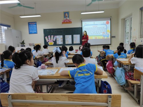 Trường Tiểu học Trung Thành tổ chức Bồi dưỡng chuyên môn hè cho giáo viên, chuẩn bị cho năm học mới 2022-2023