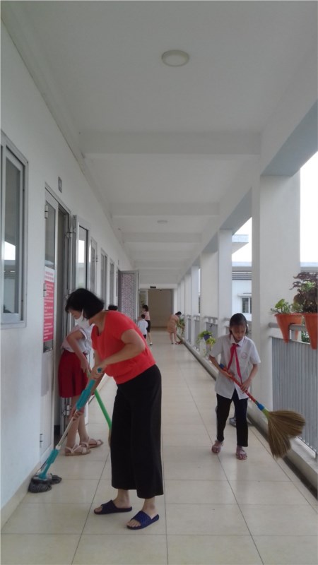 Trường Tiểu học Trung Thành thực hiện tổng vệ sinh khử khuẩn lần thứ 17 ngày 19/6//2020