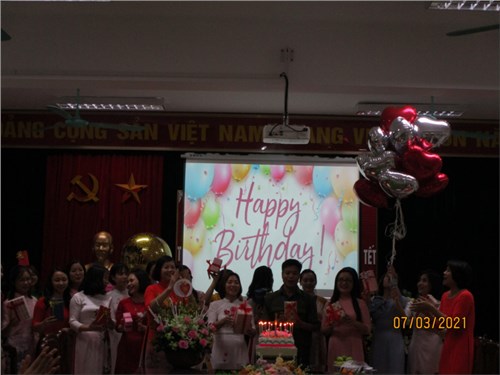BCH Công đoàn trường Tiểu học Trung Thành tổ chức sinh nhật Quý I/2021
