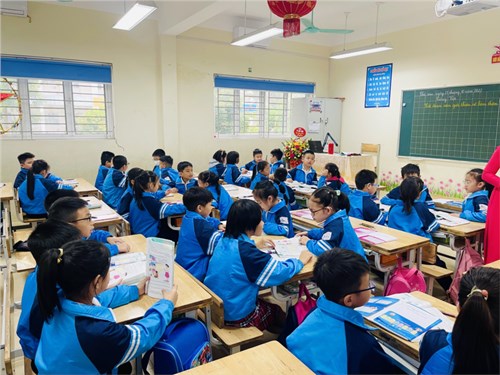 Giáo viên Trường Tiểu học Trung Thành sôi nổi tham gia Hội thi giáo viên dạy giỏi cấp trường năm học 2022-2023