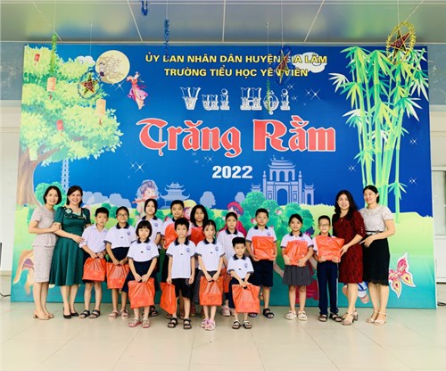 Trường Tiểu học Yên Viên tưng bừng tổ chức Tết Trung Thu cho các em học sinh
