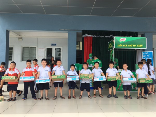 Công ty Sữa MILO tiếp sức các bạn học sinh trường tiểu học Yên Viên.