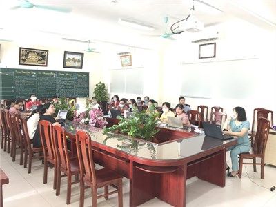 Trường tiểu học Yên Viên tập huấn phần mềm MS TEAMS cho giáo viên.
