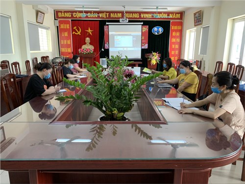 Tập huấn giáo viên sử dụng Sách giáo khoa lớp 2 của NXBGDVN năm học 2021-2022 - Môn TNXH