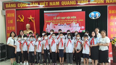 Lễ kết nạp đội viên trường tiểu học Yên Viên