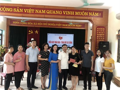Hiến máu cứu người, một nghĩa cử cao đẹp của các thầy cô trường tiểu học Yên Viên