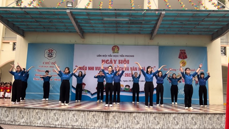 Chi Đoàn trường Tiểu học Tiền Phong chào mừng ngày thành lập Đoàn TNCS Hồ Chí Minh