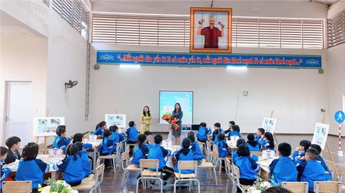 Tiết thi giáo viên dạy giỏi cấp Huyện môn Tự Nhiên Xã Hội của cô giáo Nguyễn Thanh Tâm và các em học sinh lớp 1A4