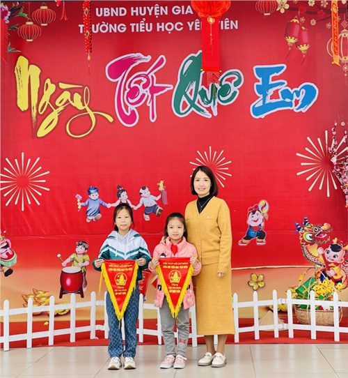Buổi sinh hoạt dưới cờ đầu năm mới 2023 của trường Tiểu học Yên Viên